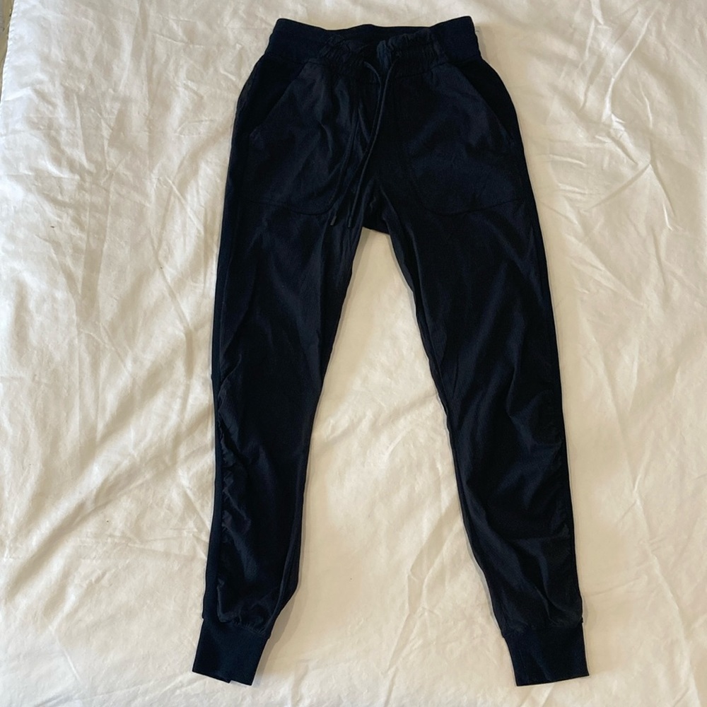 Lululemon Nylon Jogger Pants Women Size 4